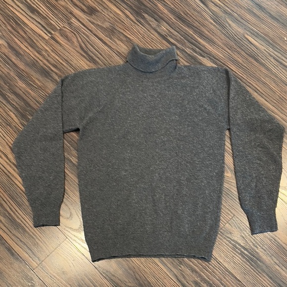 Ladies Cashmere Gray Turtleneck Sweater by Neiman Marcus size XS - Picture 1 of 4